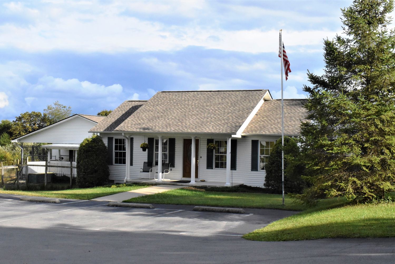 Bed & Biscuit: 153 Fence Ln, Crossville, TN 38571